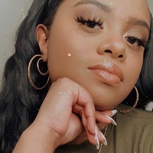 Meet your Posher, Leilani